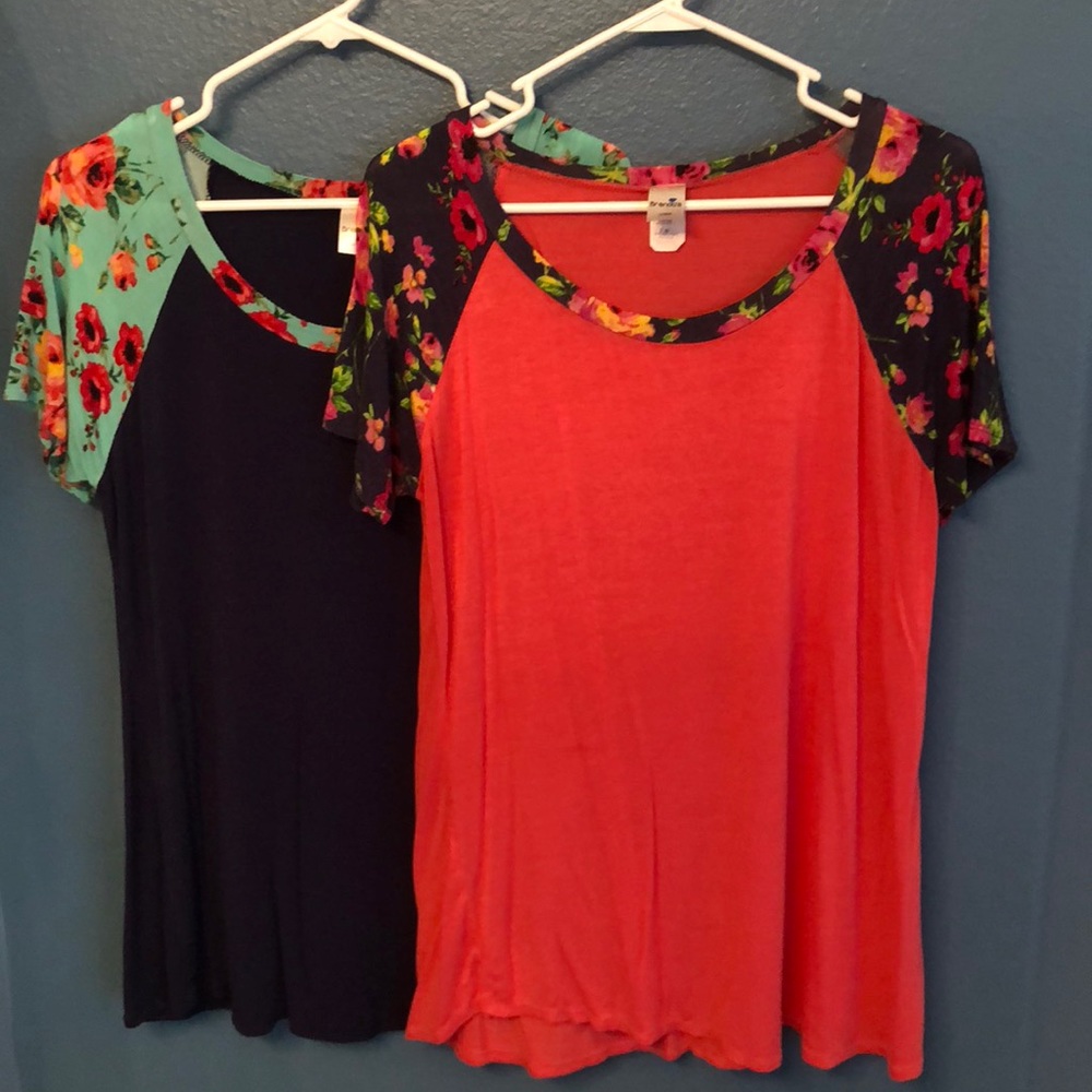 Set of 2 flower sleeved T-shirts